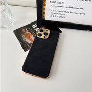 Coque à finition veloutée et contours dorés pour iPhone