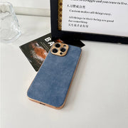 Coque à finition veloutée et contours dorés pour iPhone