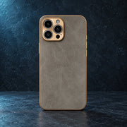Coque à finition veloutée et contours dorés pour iPhone