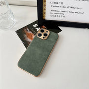 Coque à finition veloutée et contours dorés pour iPhone