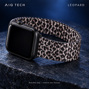 Bracelet extensible acier — léopard — mise en scène, montre non incluse