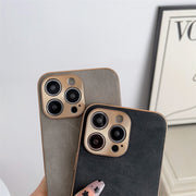 Coque à finition veloutée et contours dorés pour iPhone